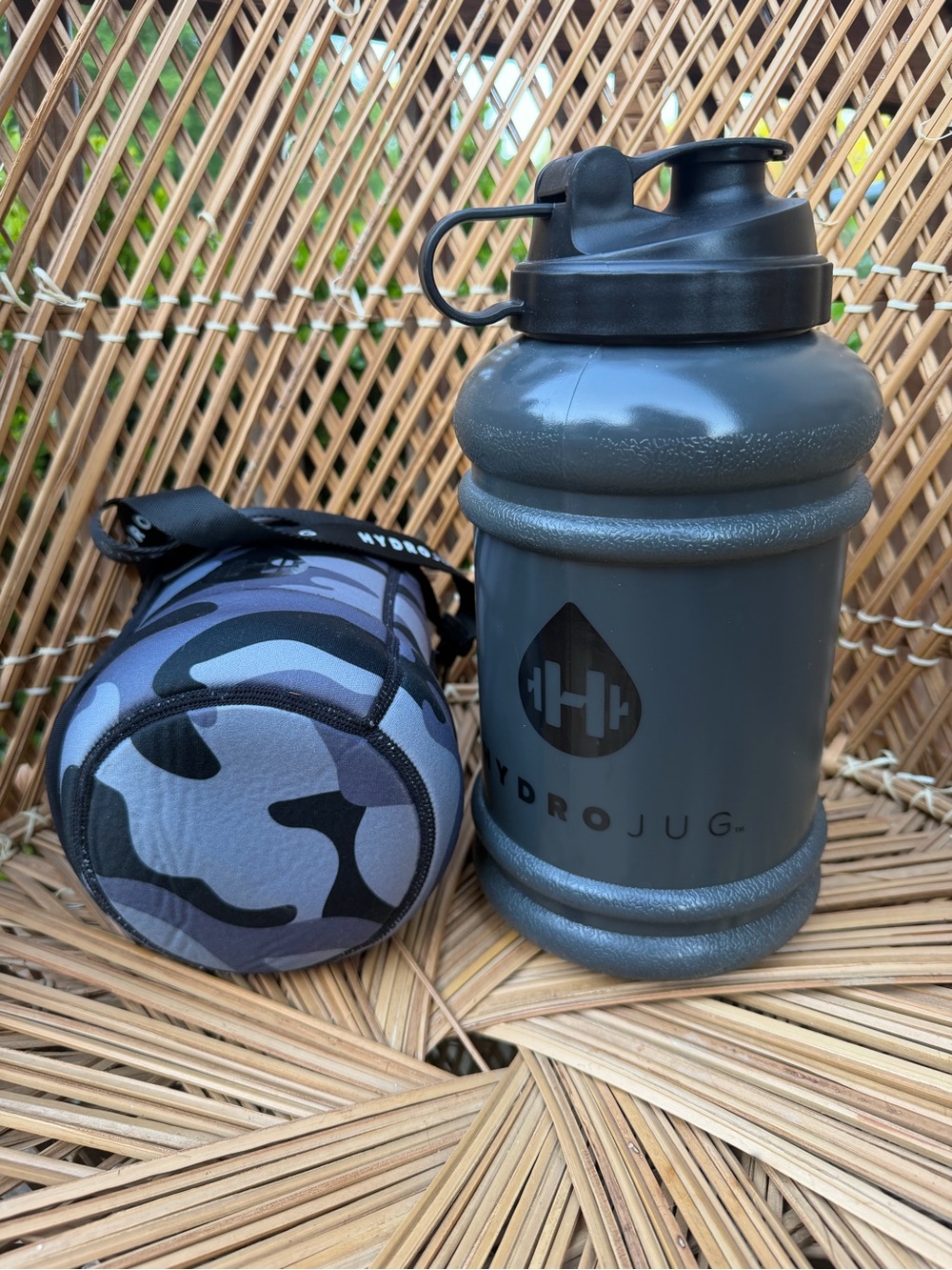 Hydrojug half gallon water bottle jug with carrier - Picture 4 of 7